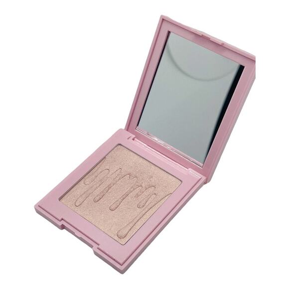 Kylie Jenner highlighter True Mama Highlighter - Picture 2 of 4
